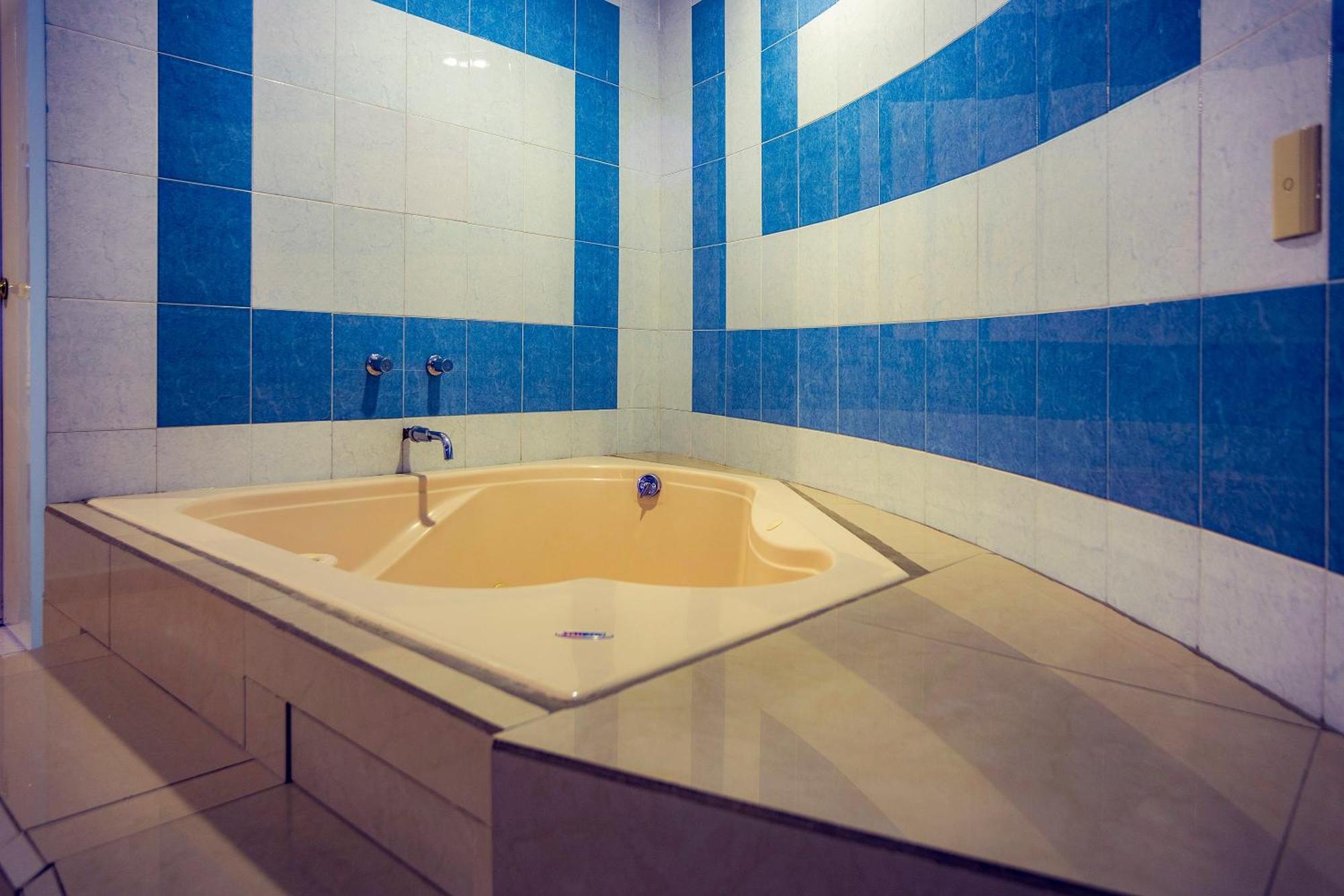 Capital O Hotel Diro, מונטריי מראה חיצוני תמונה