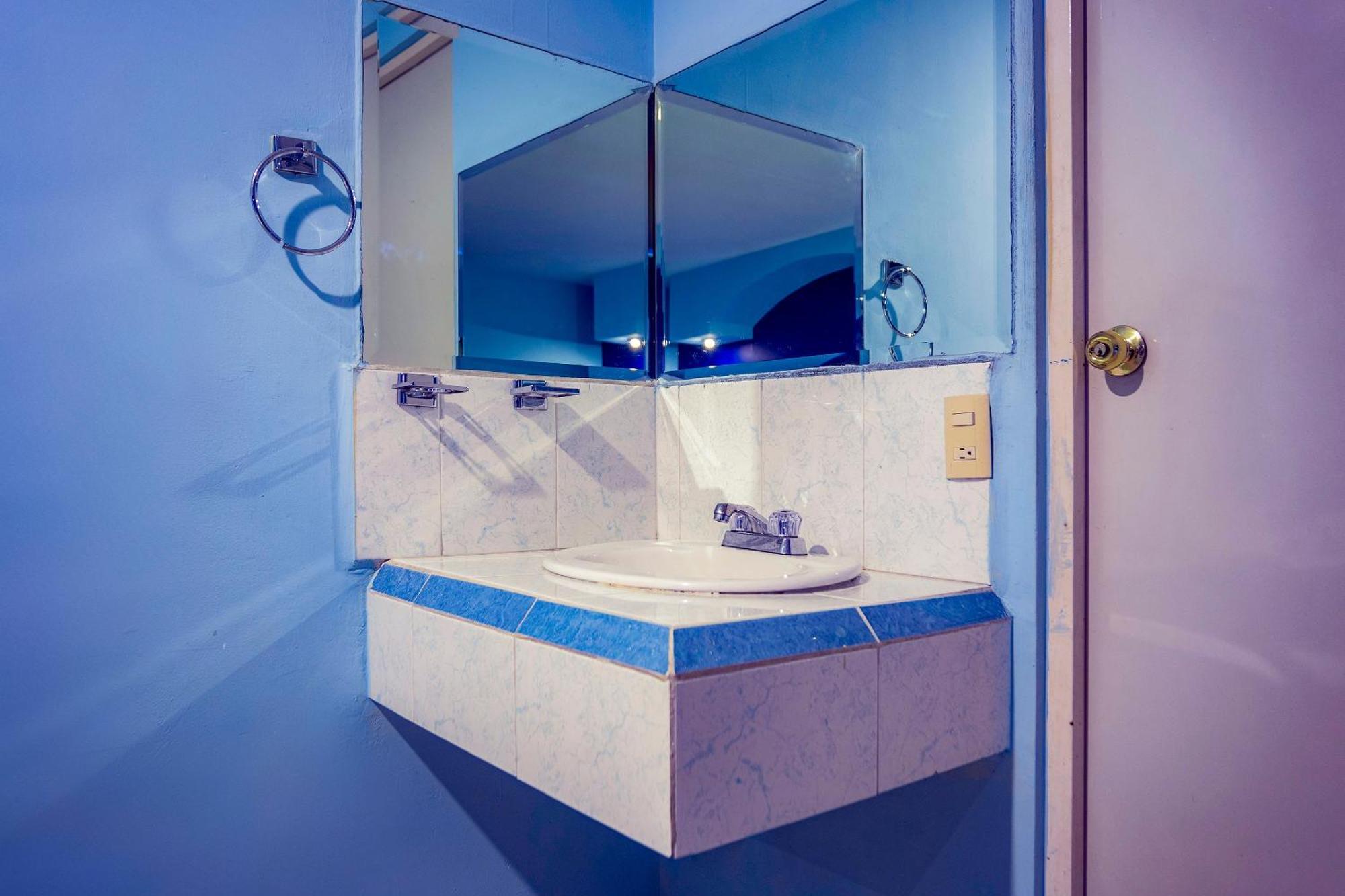 Capital O Hotel Diro, מונטריי מראה חיצוני תמונה
