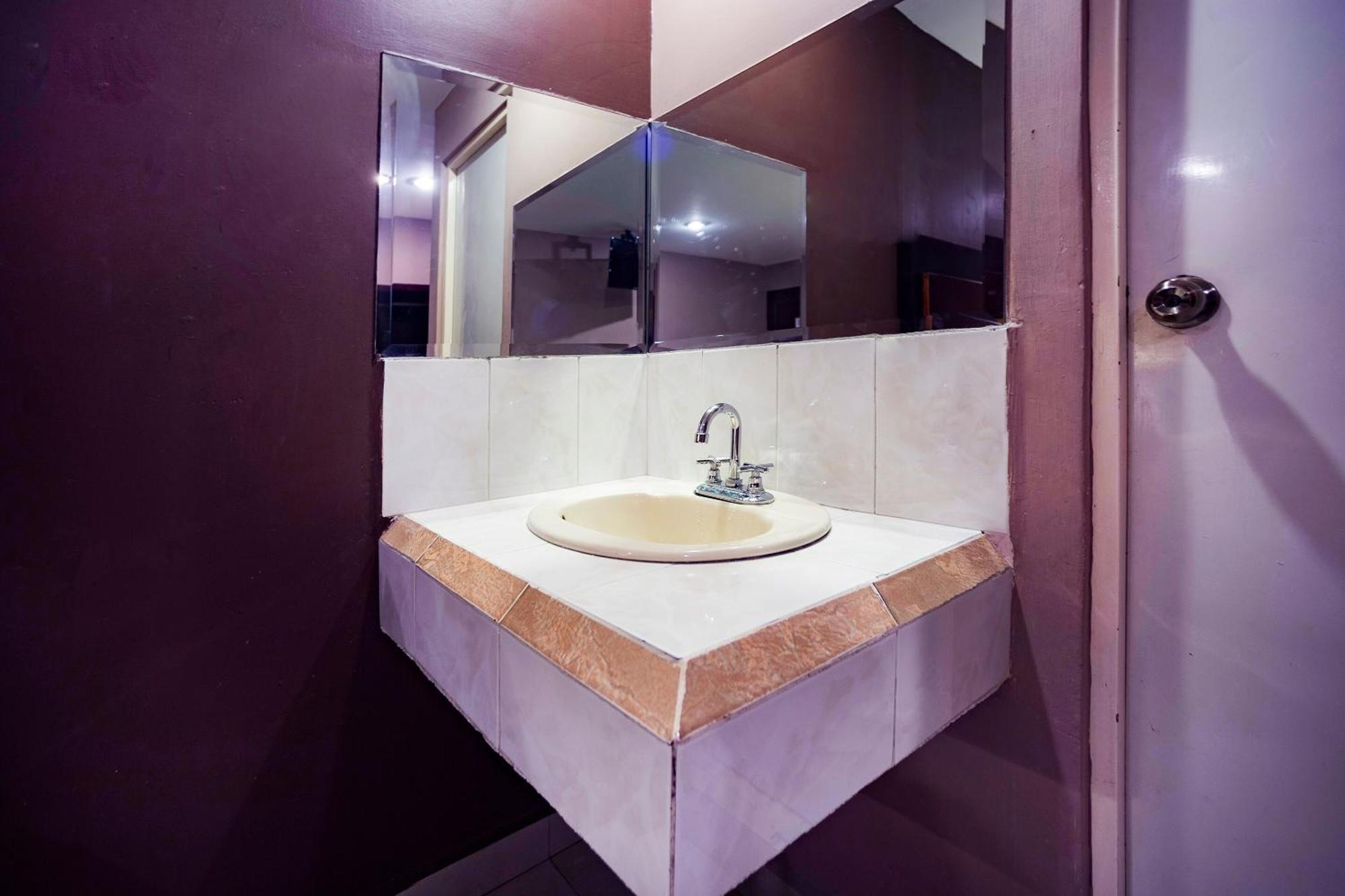 Capital O Hotel Diro, מונטריי מראה חיצוני תמונה