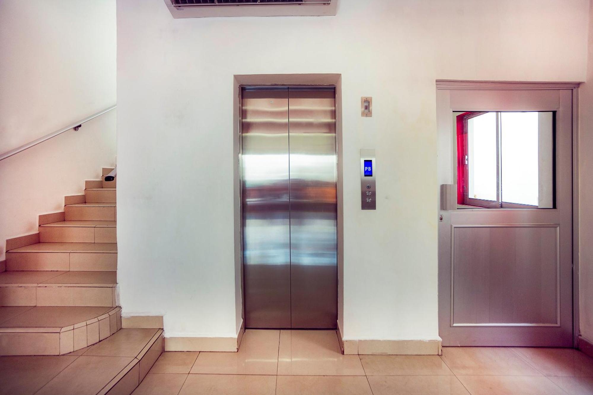 Capital O Hotel Diro, מונטריי מראה חיצוני תמונה